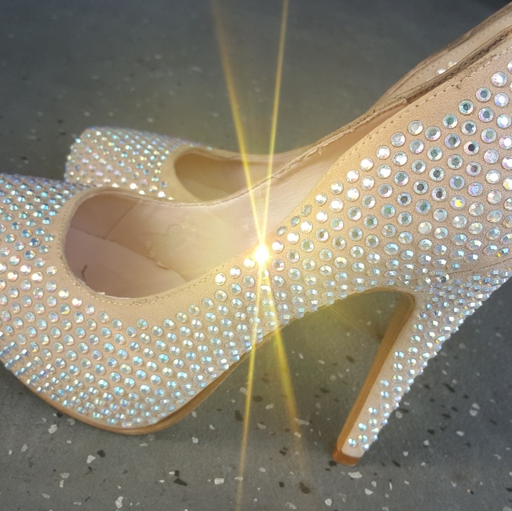 Platform pump with rhinestones